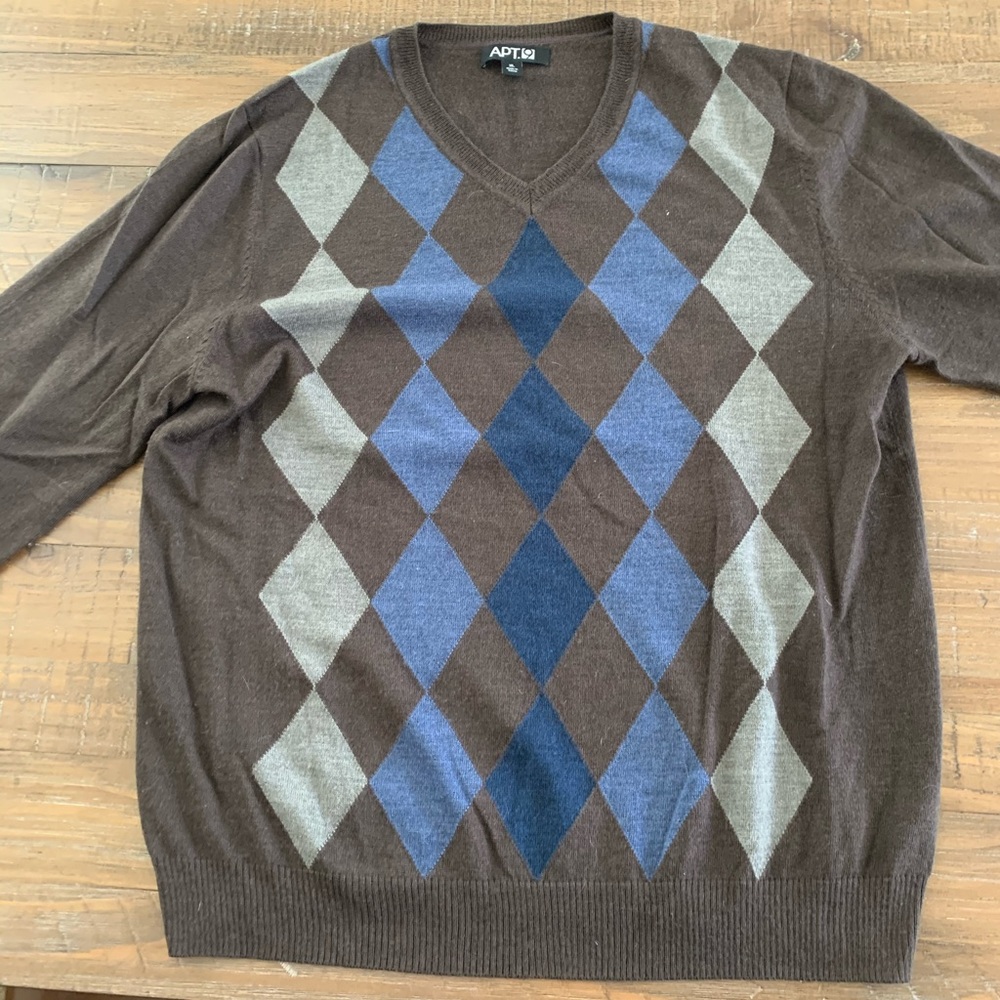 Mens v-neck sweater XL hardly worn